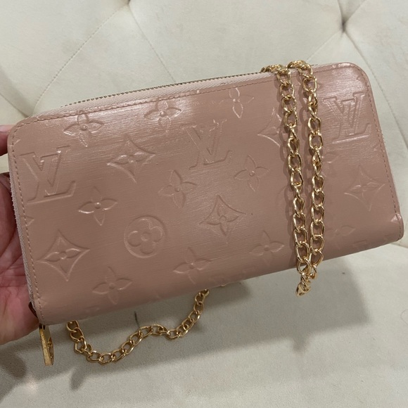 Louis Vuitton Handbags - Louis Vuitton Large Zippy Wallet/ crossbody